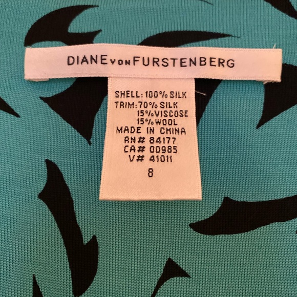 Diane von Furstenberg 100% Silk dress. Trim 70% silk, 15% viscose, 15% wool. - Picture 2 of 3